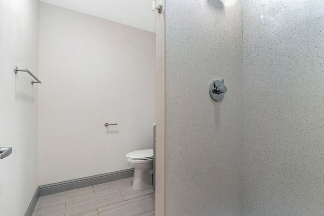 Building Photo - 1411 Encinal Ave - Studio | 1 bathroom