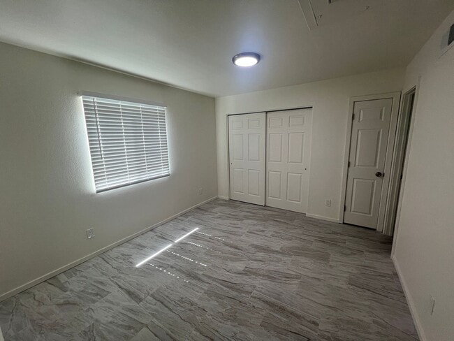 Building Photo - FULLY REMODELED 1 BED. APT. / AVAILABLE FOR SELF VIEWING!