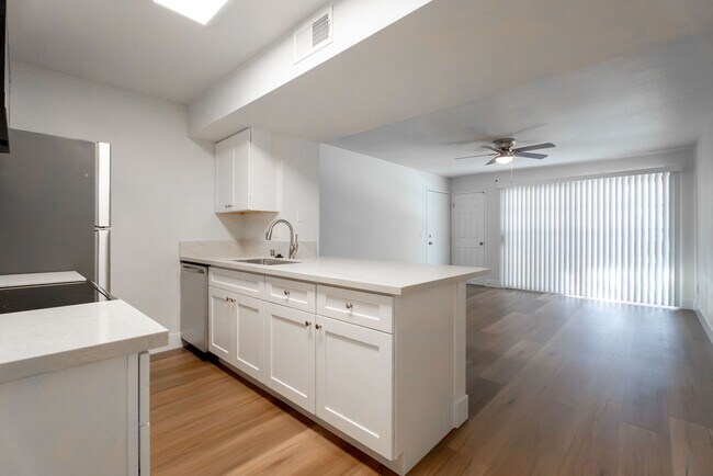 Building Photo - 5158 S Jones Blvd