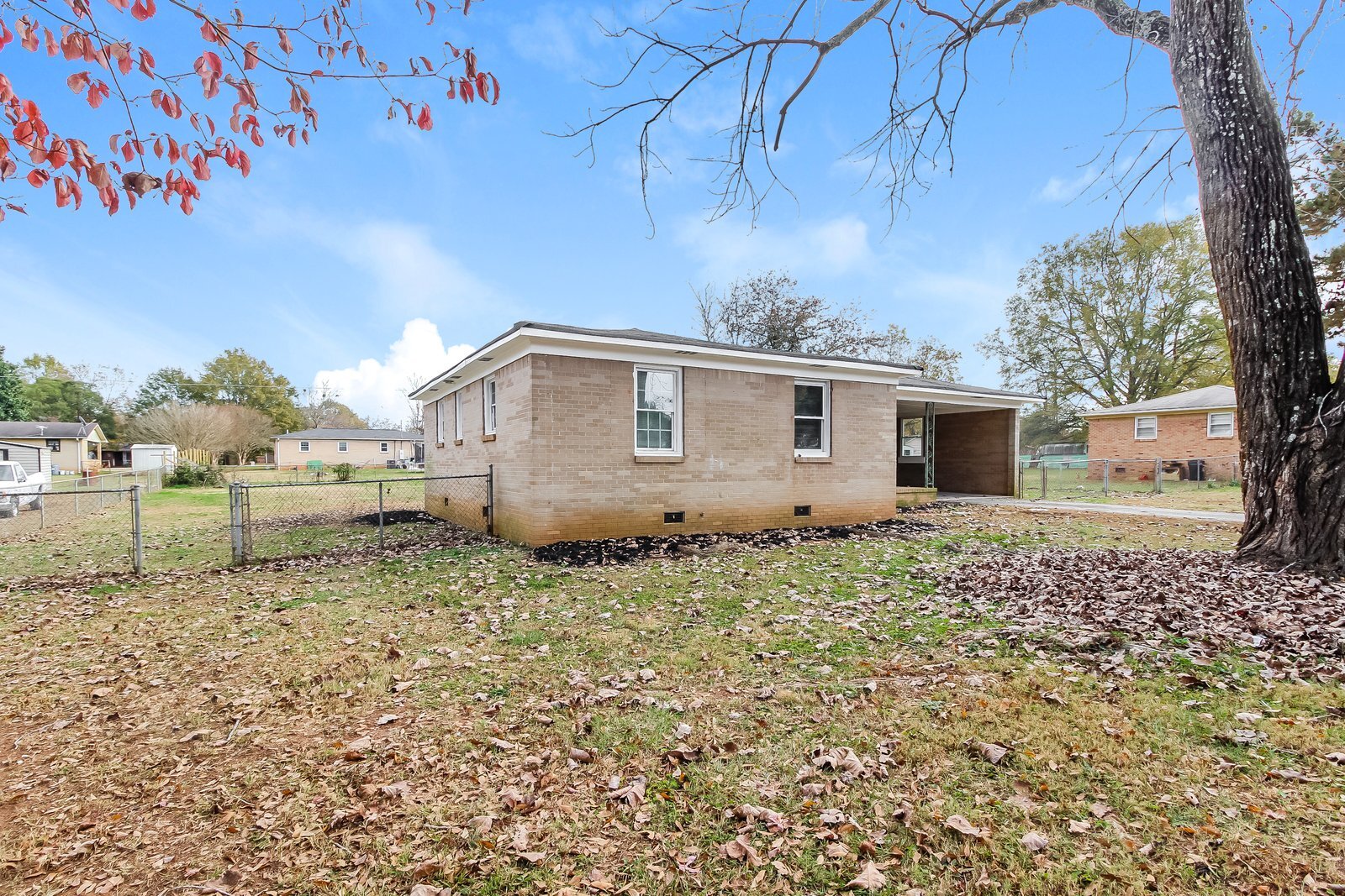 Building Photo - 706 Woodmont Cir