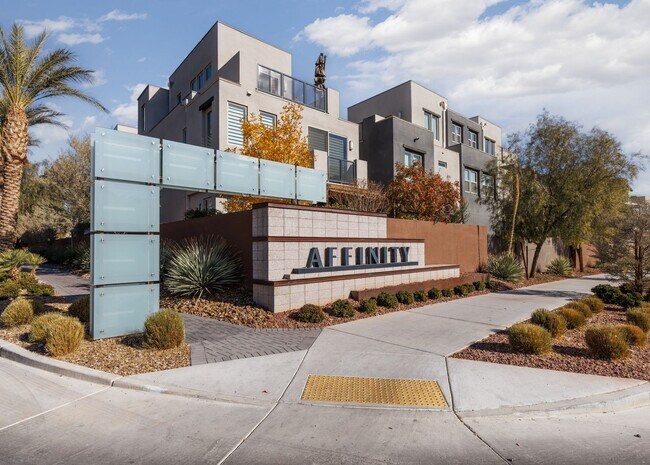 Building Photo - First floor unit in luxury gated Summerlin...