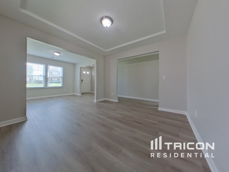 Building Photo - 113 Fox Grove Cir