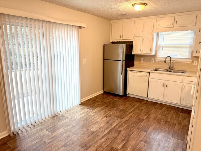 Building Photo - Welcome to this charming 2-bedroom, 1.5-bathroom home nestled in the lively community of Stockbri...