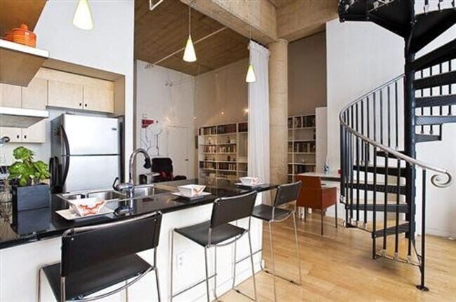 Primary Photo - South Beach Contemporary Top Floor New Yor...