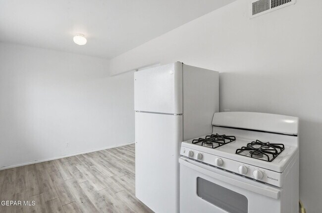 Building Photo - 3912 Kemp Ave