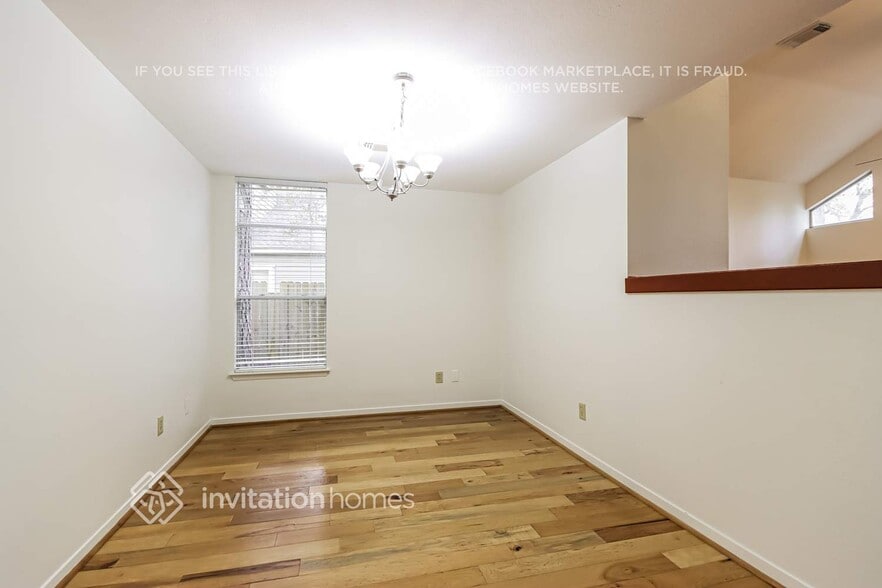 Building Photo - 10 Shallow Pond Pl