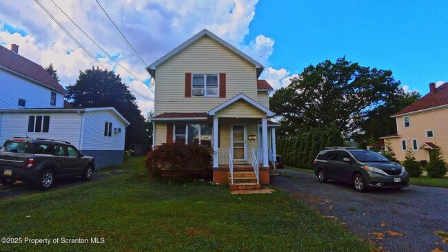 Primary Photo - 637 E Grant St
