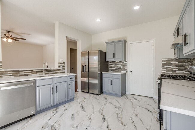 Building Photo - Spacious 4 Bed- 2.5 Bath Rental in the Desirable Remington Point- Eagle Mountain Saginaw ISD- 76179