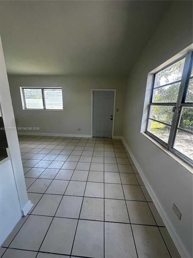 Building Photo - 821 SW 2nd St