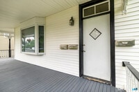 Building Photo - 18 Elm Tree Pl
