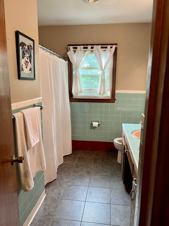 Building Photo - Charming 3 Bedroom Christiansburg Home