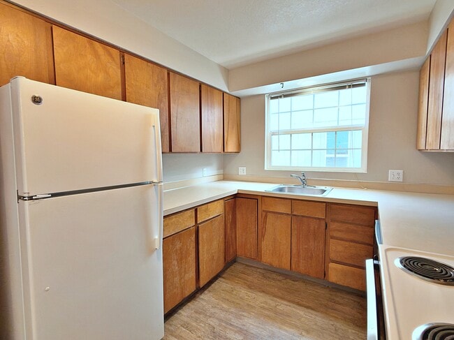 Building Photo - 905 NE 94th Ave