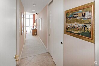 Building Photo - 1750 Avenida Del Mundo