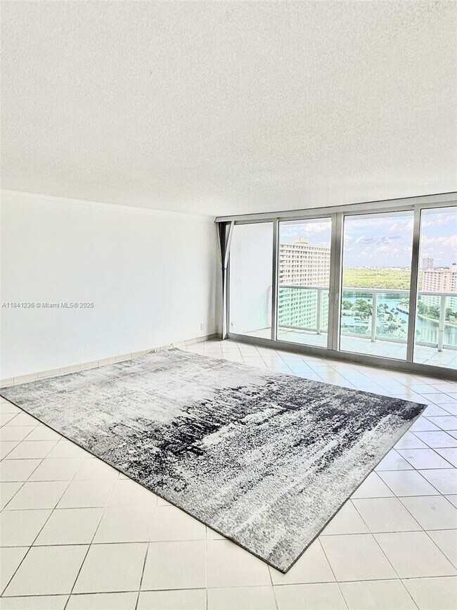 Building Photo - 100 Bayview Dr