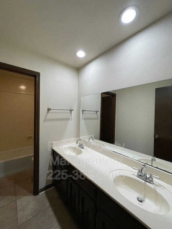 Building Photo - 4513 Woodlyn Dr