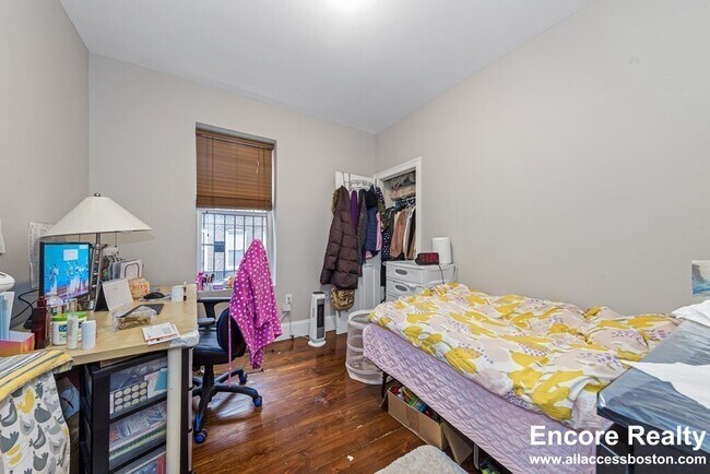 Building Photo - 16 Sewall St