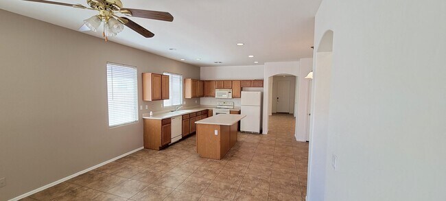 Building Photo - 1414 E Bautista Rd