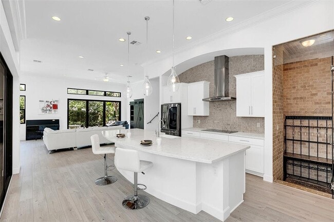 Building Photo - 8436 Via Vittoria Way