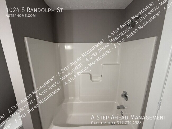 Building Photo - 1024 S Randolph St