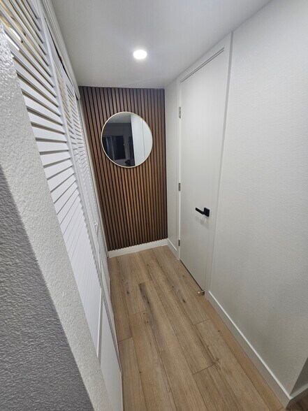 Building Photo - 266 E Via Escuela