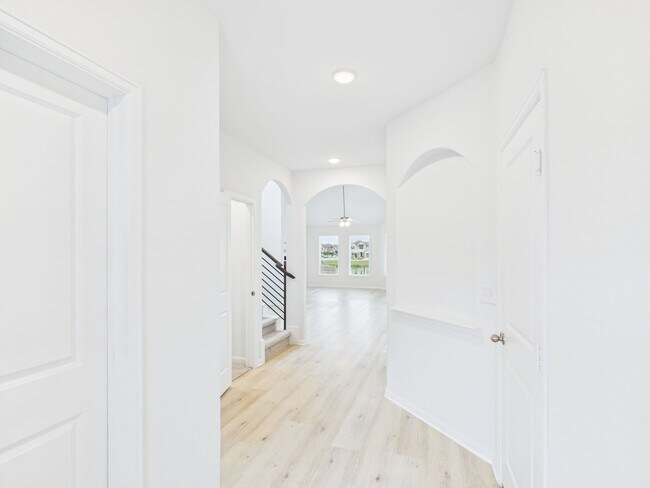 Building Photo - Santa Rita  Beauty