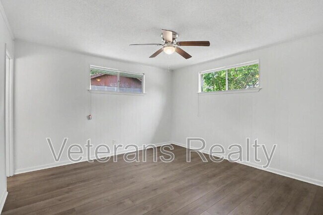 Building Photo - 111 Valentine Dr