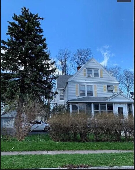 Building Front - 404 Birr St