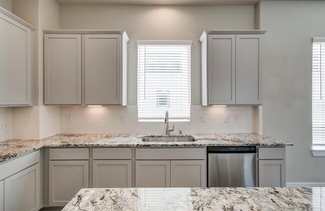 Building Photo - 1741 Cove Cres Ct