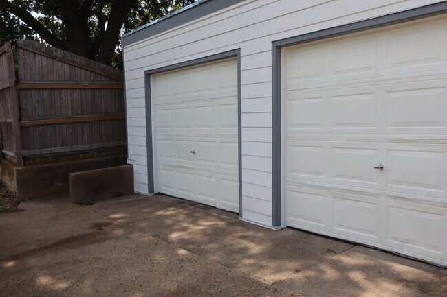 Building Photo - 13561 Red Fern Ln