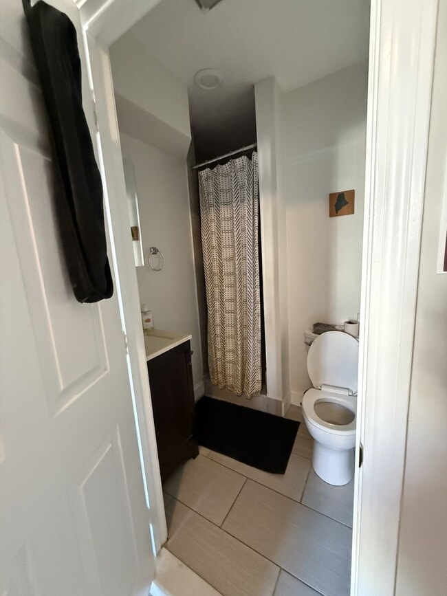 Building Photo - Rare 3 bed 2 bath in the North End... DON'T MISS OUT!!!