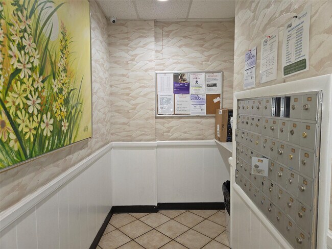 Building Photo - 4158 Inverrary Dr