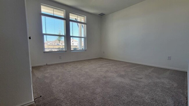 Building Photo - 300 Dreyer