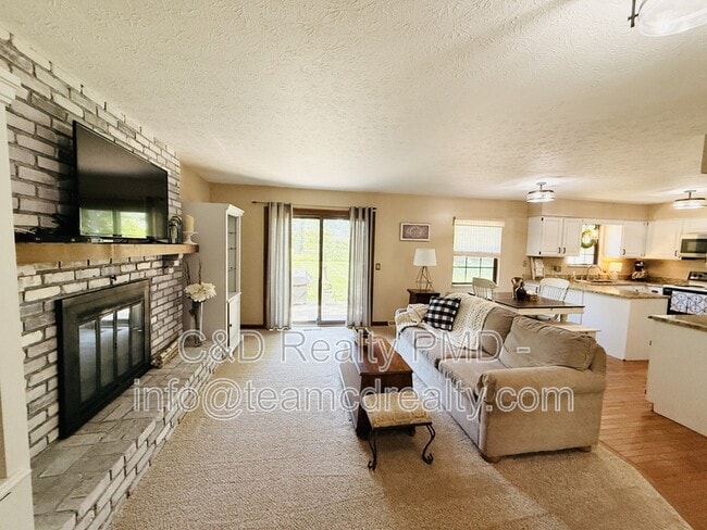 Building Photo - 8462 Glenbrook Dr