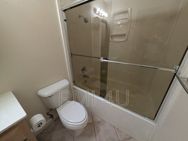 Building Photo - 511 Eugene Ct SE