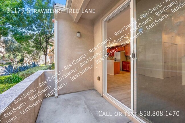 Building Photo - Stunning 3 BR 2.5 BA Townhome for Lease