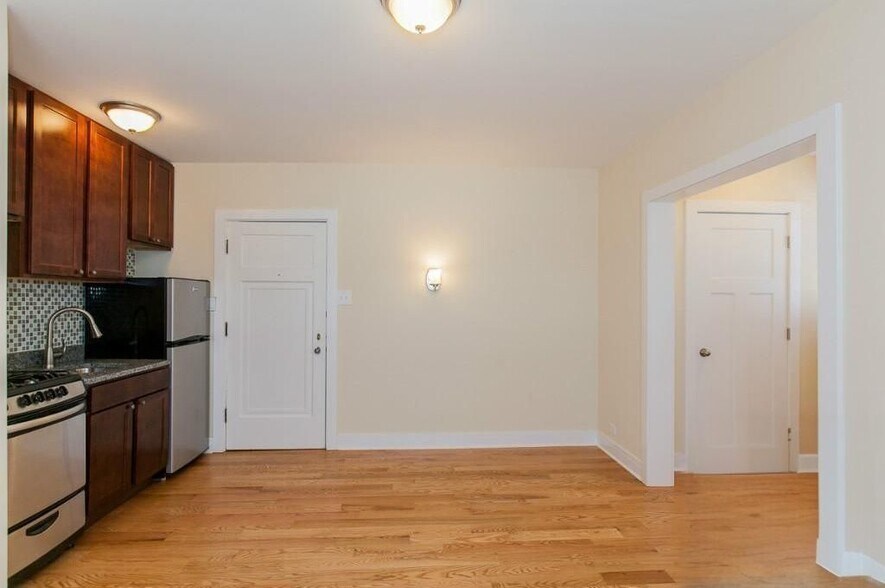 Building Photo - 4546 N Damen Ave