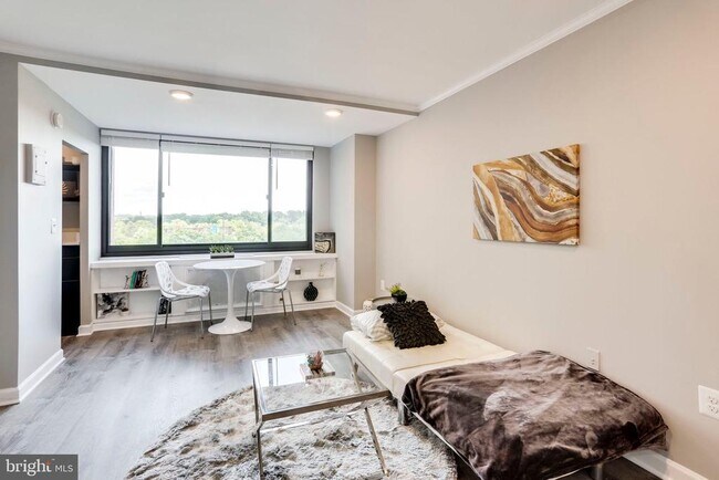 Building Photo - 1021 Arlington Blvd