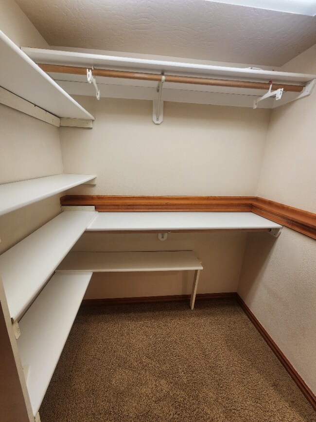 Building Photo - Bayview Lakeside Charmer