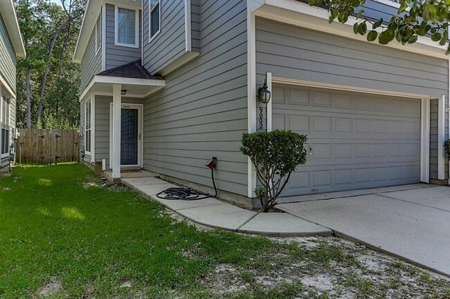 Building Photo - 9002 Elm Drake Ln