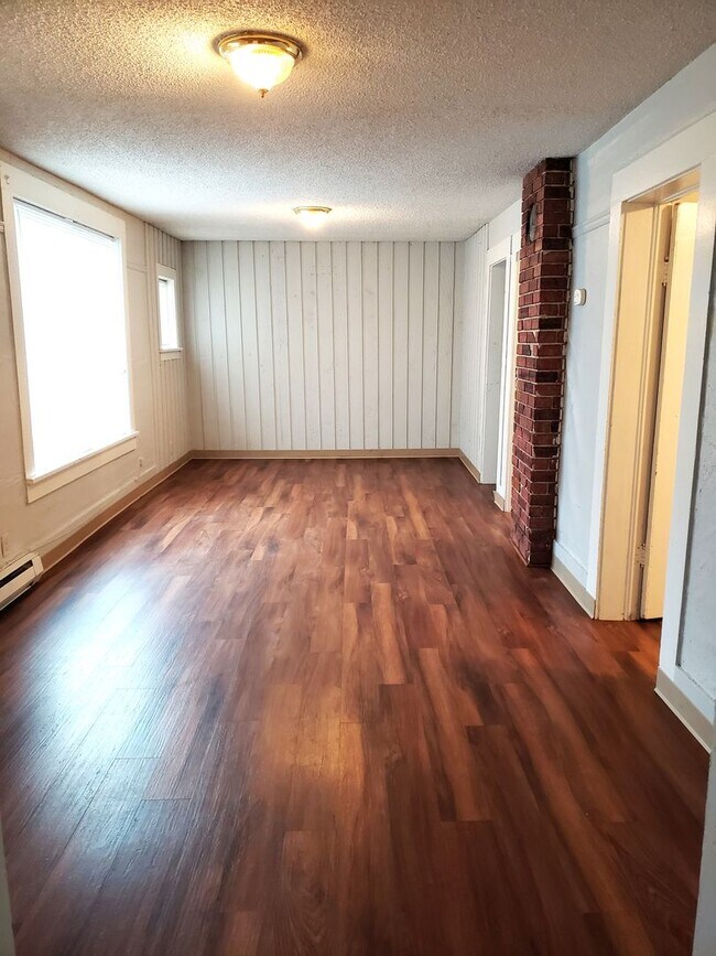 Building Photo - 823 High St