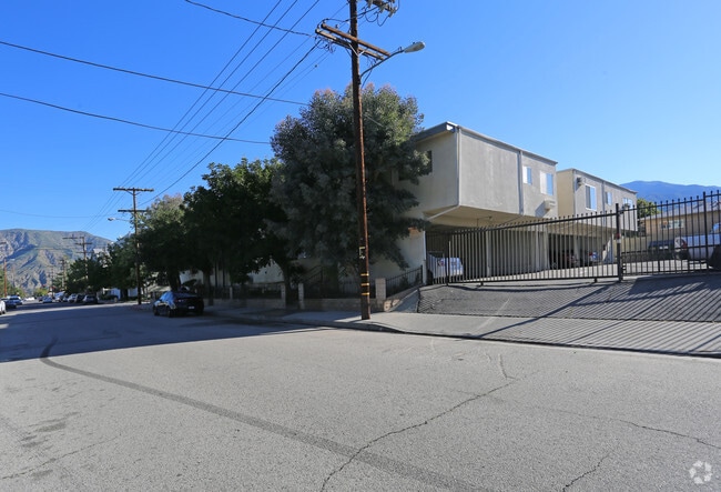 Building - Wyngate, 7766