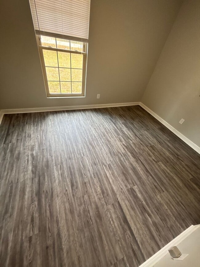 Building Photo - FOR RENT