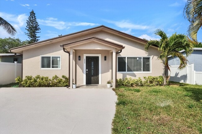Building Photo - Single Family Home in Non HOA East Boca Raton