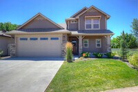 Building Photo - Beautiful Custom Home in Great Location