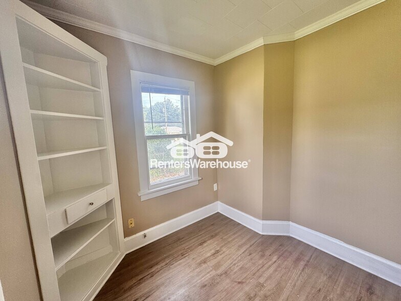 Building Photo - 1685 Northwest Dr
