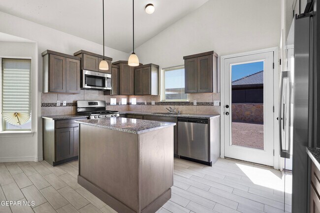Building Photo - 901 Betton Pl