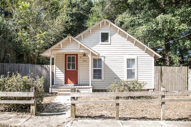 Primary Photo - 452 N Spring St