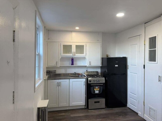 Building Photo - 9005 Riverside Pl