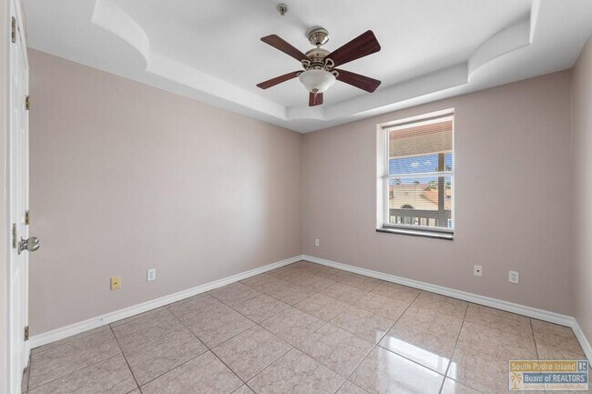 Building Photo - 106 E Campeche St