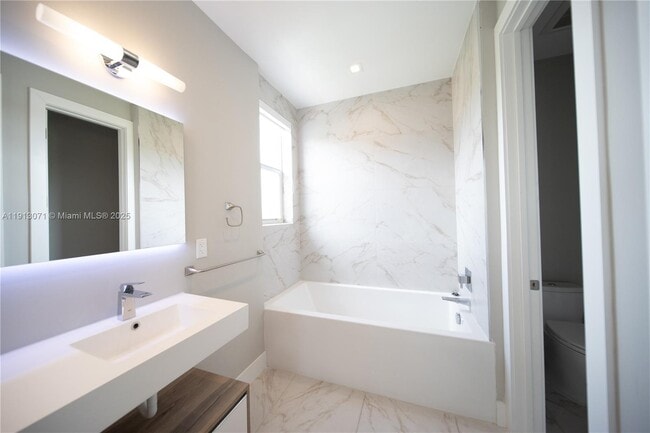 Building Photo - 3651 SW 26th St